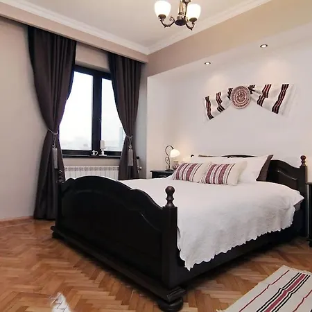 Istoric Center - Romanian Quiet