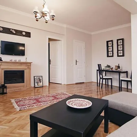 Istoric Center - Romanian Quiet Апартаменты *