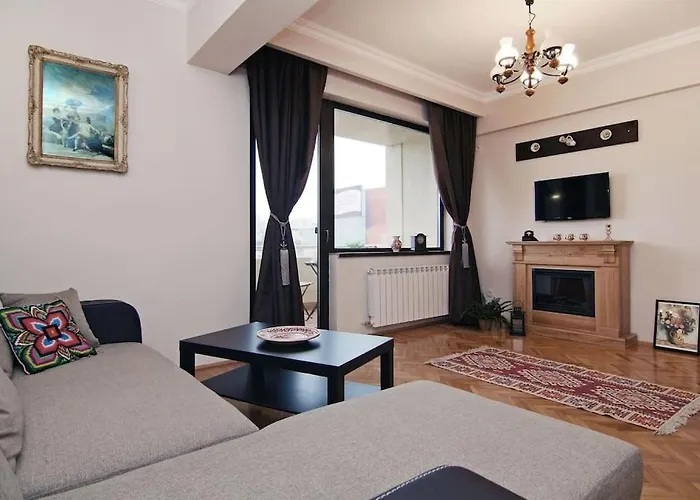 Istoric Center - Romanian Quiet Бухарест