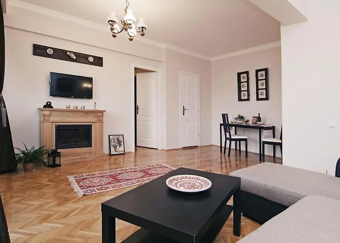 Istoric Center - Romanian Quiet Apartment *